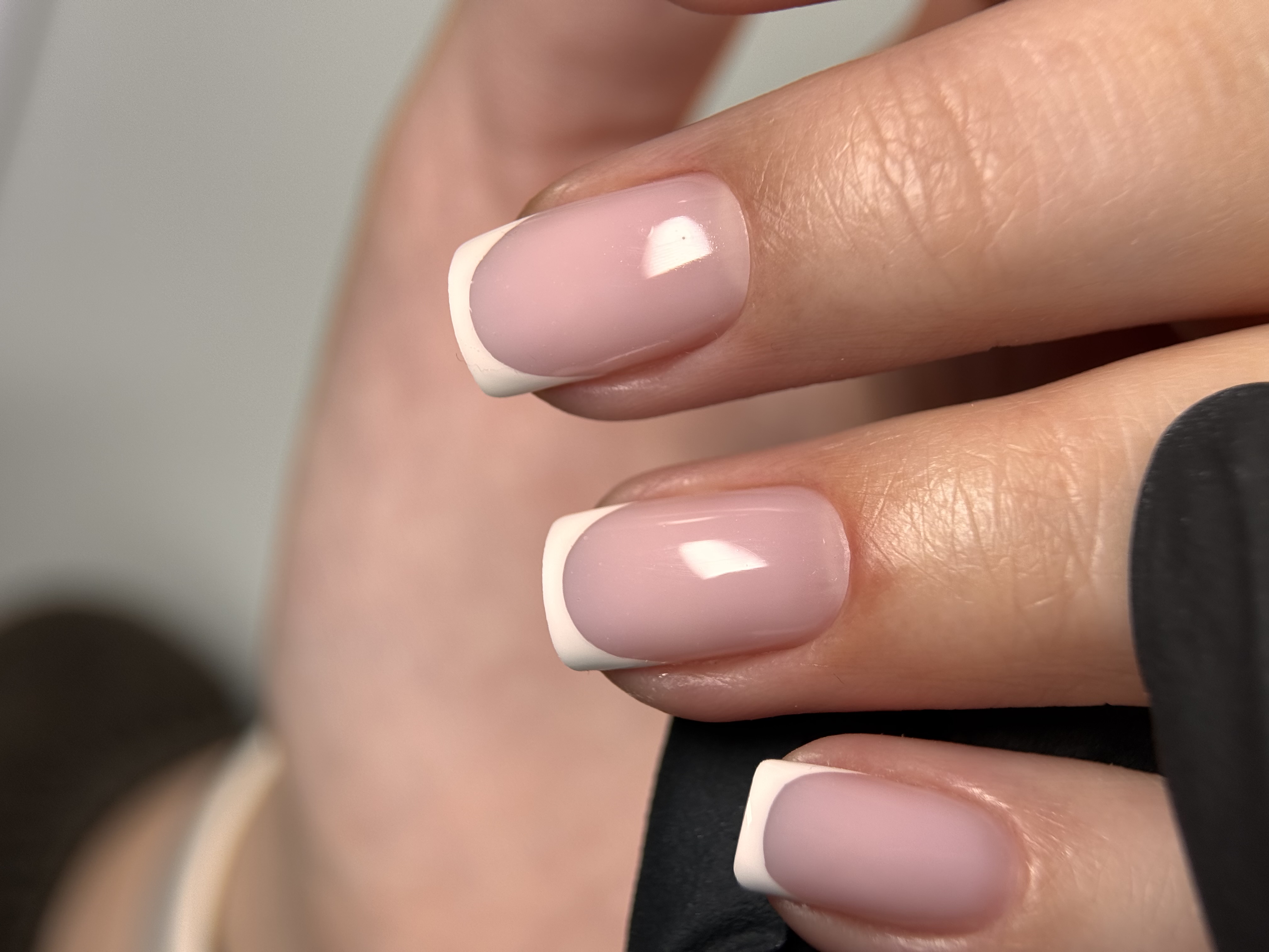 Naturalne paznokcie kwadratowe z frenchem, French manicure, Estetyczne Paznokcie