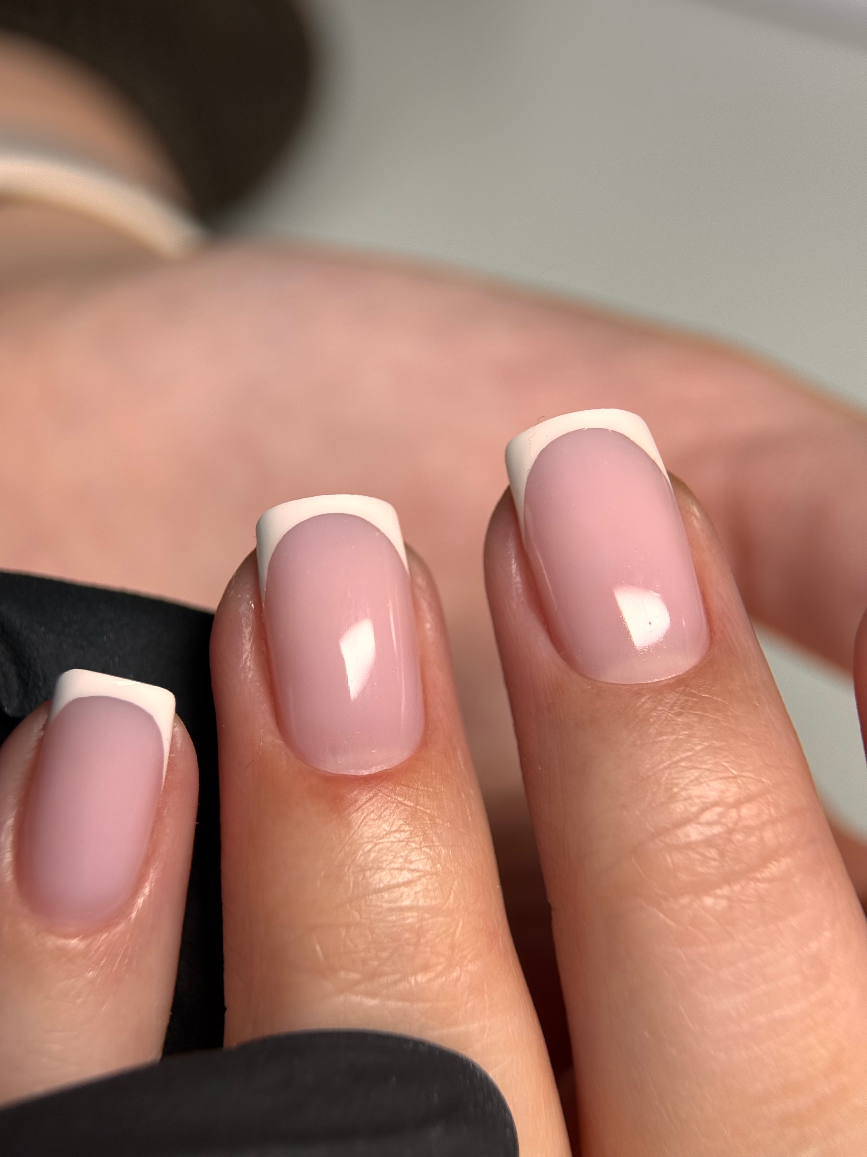 Naturalne paznokcie kwadratowe z frenchem, French manicure, Estetyczne Paznokcie
