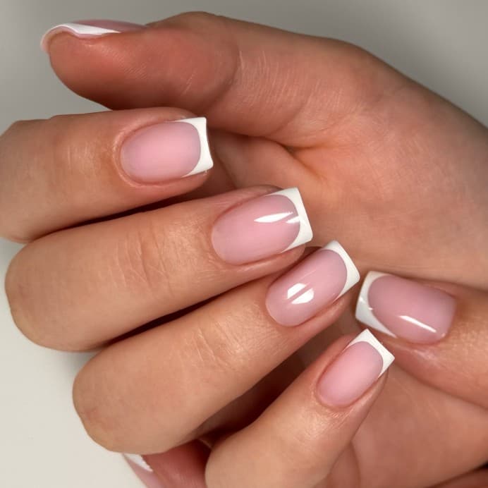 Naturalne paznokcie kwadratowe z frenchem, French manicure, Estetyczne Paznokcie